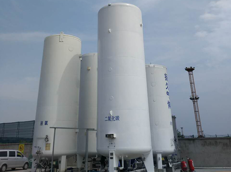 Cryogenic storage tank